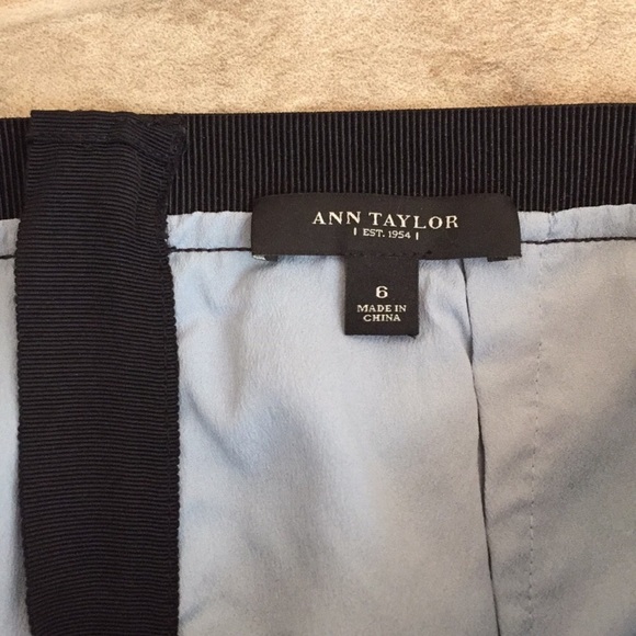 SALE
 Ann Taylor Floral Appliqué Unique Skirt B61 - Picture 5 of 8